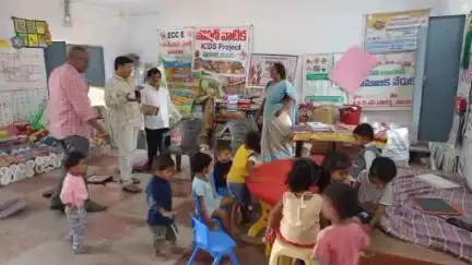 మడకశిర మండలంలోని మనూరు ప్రభుత్వ పాఠశాలను తనిఖీ చేసిన ఎంఈఓ నరసింహమూర్తి.