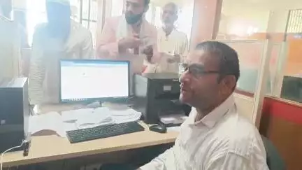 नूह: पुन्हाना में करीब 1 महीने से सरल बंद लोगों के काम अटके,अंत्योदय केंद्र पर लगी लोगों की भीड़ #jansmasya