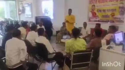 मदनपुर: मदनपुर प्रखंड मुख्यालय स्थित एक निजी भवन में अखिल भारतीय शौंडीक संघ की प्रखंड इकाई की बैठक आयोजित