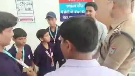 रुद्रपुर: हरियाणा में मुआयथाई नेशनल खेल कर रुद्रपुर पहुंचे खिलाड़ियों ने एसएसपी से की मुलाकात, एसएसपी ने दी बधाई