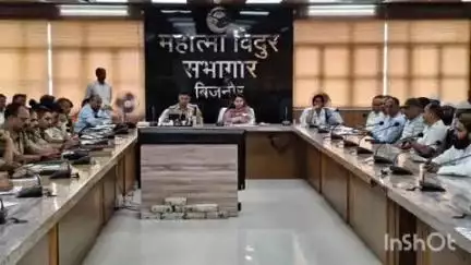 बिजनौर: बिजनौर में आगामी त्योहारों के दृष्टिगत प्रशासन हुआ अलर्ट, SP व DM ने कलेक्ट्रेट में संभ्रांत व्यक्तियों के साथ की गोष्ठी
