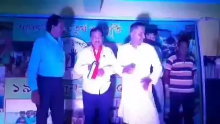 বারাবনী: বারাবানিতে কৃতি ছাত্র-ছাত্রীদের সম্বর্ধনা, রক্তদান শিবির এবং পড়ুয়াদের স্কুল ব্যাগ বিতরণ