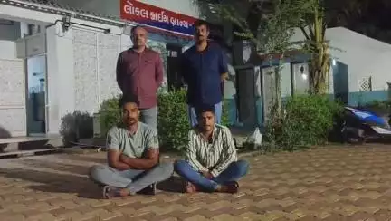 ભુજ: ઇન્સ્ટાગ્રામ પર ખોટી આઇ.ડી. બનાવી તેમાં સસ્તા સોનાના બિસ્કિટ તથા ભારતીય ચલણની લાલચ આપનાર બે ઇસમ ઝડપાયા