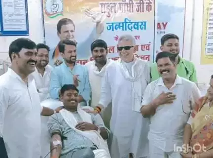 दतिया नगर: राहुल गांधी के जन्मदिन पर कांग्रेस कार्यकर्ताओं ने किया रक्तदान और फल वितरण