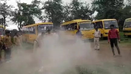 खातेगांव: परिवहन विभाग ने खातेगांव-कन्नौद में स्कूल बसों और ओवरलोड वाहनों पर की कार्रवाई