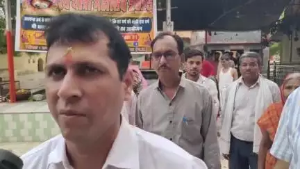 दतिया: ग्राम उनाव में नवांगत कलेक्टर स्वप्निल वानखेड़े ने दी जानकारी, स्वास्थ्य और शिक्षा पर रहेगा ध्यान