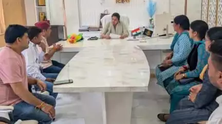 टिहरी: चंबा नगर पालिका परिषद के सभासदों का प्रतिनिधि मंडल ने विभिन्न समस्याओं को लेकर CDO से विकास भवन में की मुलाकात