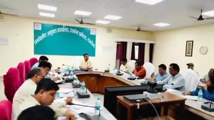 दरभंगा: प्रमंडलीय आयुक्त ने नगर विकास एवं आवास विभाग की योजनाओं की समीक्षा की