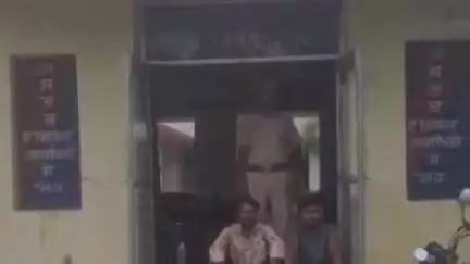 पीपलदा: अयाना पुलिस ने थाना क्षेत्र में हंगामा कर उत्पात मचाने पर 2 व्यक्तियों को शांति भंग के आरोप में किया गिरफ्तार