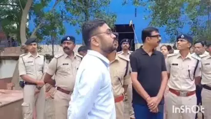 जमुई: CM के संभावित कार्यक्रम को लेकर DM और SP ने पूर्व केंद्रीय मंत्री दिग्विजय सिंह के समाधि स्थल नयागांव का किया निरीक्षण