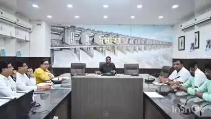 धमतरी: जिला मुख्यालय में कलेक्टर ने ठेकेदारों के साथ की समीक्षा बैठक, जल जीवन मिशन के कामों को जल्द पूरा करने के दिए निर्देश