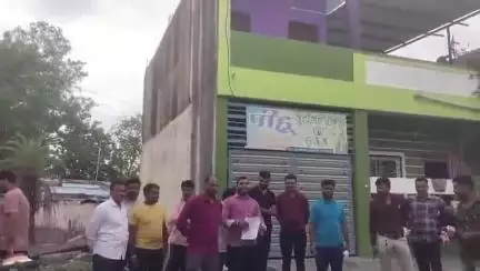 सारंगपुर: कलेक्टर से शिकायत के बाद उदनखेड़ी पहुंचे पटवारी, बालाजी नगर कॉलोनी की जांच कर बनाया पंचनामा, वैध दस्तावेज नहीं मिले
