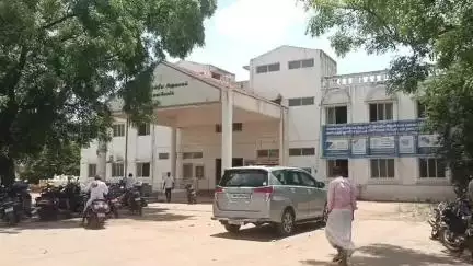 காளையார்கோவில்: 100 நாள் வேலைத் திட்ட புறக்கணிப்பு: காளையார் கோவில் ஊராட்சி ஒன்றிய அலுவாசத்தை முற்றுகையிட்ட கிராம மக்கள்