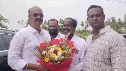 తాడేపల్లిగూడెం: గురుకుల విద్యార్థులకు విద్యామిత్ర కిట్ల పంపిణీ చేసిన ఎమ్మెల్యే బొలిశెట్టి శ్రీనివాస్