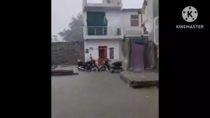 जावद: ग्राम खोर में बारिश का कहर, बावड़ी रोड पर घरों में घुसा पानी