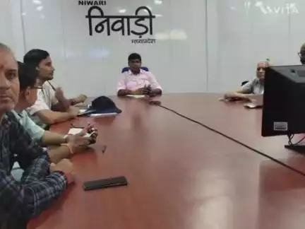 निवाड़ी: सामूहिक योग कार्यक्रम की तैयारियों को लेकर संभागायुक्त डॉ. रावत ने अधिकारियों को दिए निर्देश