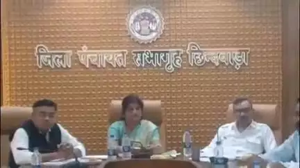 छिंदवाड़ा नगर: जिला पंचायत सभा कक्ष में संचार एवं संकर्म स्थाई समिति की बैठक में विभिन्न कार्य योजनाओं पर चर्चा हुई