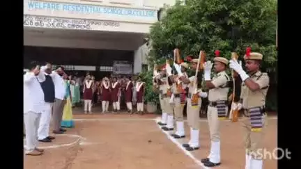 నవాబ్​పేట: కొత్తగాడి రెసిడెన్షియల్ బాలికల పాఠశాలను సందర్శించిన ఎస్సీ ఎస్టీ కమిషన్ చైర్మన్ బక్కి వెంకటయ్య