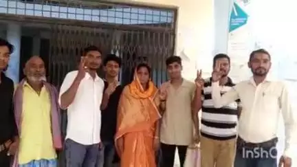 बरियारपुर: मुखिया पद के लिए उपमा देवी ने भरा नामांकन, समर्थकों में खुशी की लहर