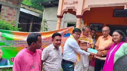 করিমগঞ্জ: অসম সরকারের 'অসম দর্শন' প্রকল্পের মাধ্যমে দক্ষিণ করিমগঞ্জ বিধানসভার সমষ্টিতে বিভিন্ন মঠ মন্দিরে চেক প্রদান