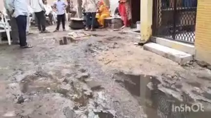 વિરમગામ: શહેરના મોટી વ્હોરવાડ વિસ્તારમાં ભૂગર્ભ ગટર  ના ઉભરાતા દુષિત પાણીની સમસ્યાથી સ્થાનિકો પરેશાન,#Jansamasya
