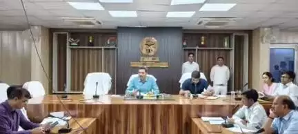 सुल्तानपुर: सुलतानपुर के डीएम ने 50 लाख से ज्यादा की परियोजनाओं की समीक्षा की, अधिकारियों को सुधार के निर्देश दिए