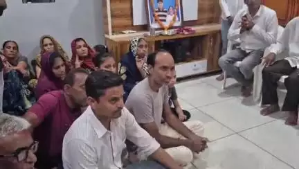 વિસનગર: અમદાવાદ પ્લેન ક્રેશ દુર્ઘટનામાં મૃત્યુ પામનાર પાંચ સ્વજનોના પરિવારજનોને આરોગ્યમંત્રી એ સાંત્વના પાઠવી