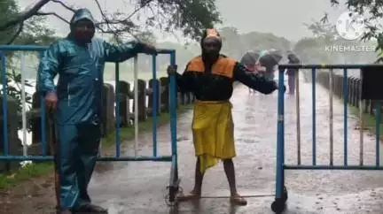 আড়শা: নিম্নচাপের বৃষ্টির ফলে বেলডি  সেতুতে নতুন করে ফাটল চার চাকা যাতায়াত বন্ধ করেছে প্রশাসন  #jansamasya