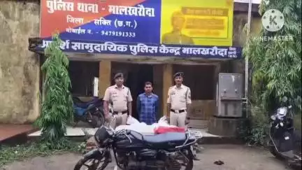 महुआ शराब का परिवहन करने वाले आरोपी को मालखरौदा पुलिस ने किया गिरफ्तार, 10 लीटर महुआ शराब के साथ बाइक की गई ज़ब्त