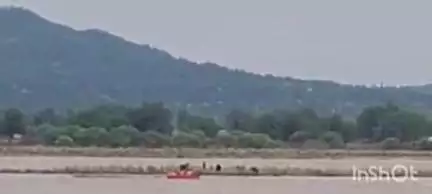 कांडी: कांडी प्रखंड के जयनगरा गाँव में कोयल नदी में आई बाढ़, गांव के लोग फंसे