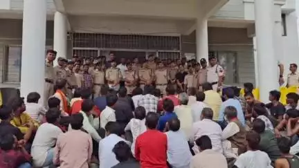 दमोह: कांबिंग गश्त में जिले के 157 आदतन अपराधी गिरफ्तार, SP ने कोतवाली थाने में दी जानकारी