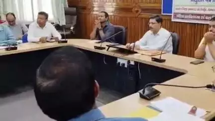 चम्पावत: जिला मुख्यालय कार्यालय सभागार में जिला अधिकारी की अध्यक्षता में जिला न्यास समिति की समीक्षा बैठक संपन्न हुई