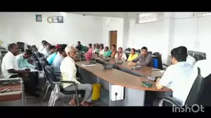 गोपीकांदर: गोपीकांदर प्रखंड सभागार में बीडीओ ने जनवितरण प्रणाली के दुकानदारों के साथ की बैठक