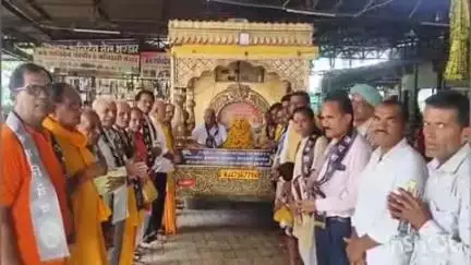 कपासन: अखिल विश्व गायत्री परिवार शांतिकुंज हरिद्वार के तत्वावधान में ज्योति कलश रथ यात्रा श्री शनि महाराज आली मंदिर पहुंची