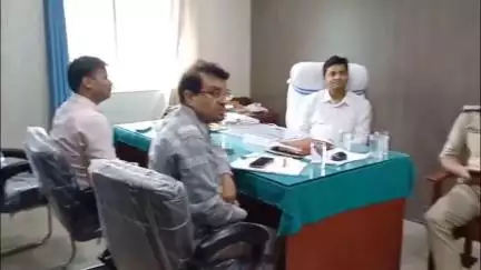 बेलागंज: सदर एसडीओ ने बेलागंज अंचल सह प्रखंड कार्यालय का औचक निरीक्षण किया, बिचौलियों में हड़कंप