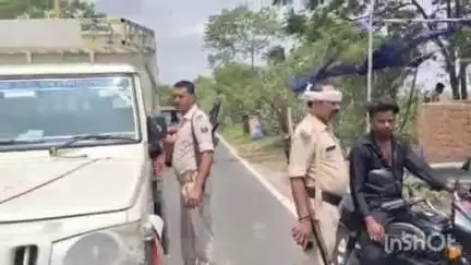 गोपालगंज: नेपाल से जुड़ने वाले रास्ते पर पुलिस अलर्ट, जादोपुर थाना क्षेत्र में पूरे दिन चला वाहन जांच अभियान