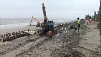 নামখানা: মৌসুনি বালিয়াড়া নদী বাঁধের বড়সড় ধস আতঙ্কে এলাকার মানুষ #jansamasya