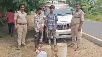 ରାୟଗଡା: ଗୁଣପୁର ଖର୍ଲିଙ୍ଗ ନିକଟରୁ ମ୍ୟାକସ୍ ପିକାପ ସହ ୪୦ଲିଟର ଦେଶୀ ମଦ ଜବତ,୨ଗିରଫ,ଗାଡିଆବାଙ୍ଗ ଜଙ୍ଗଲରେ ୧୨୦୦ଲିଟର ପୋଚ ନଷ୍ଟ କଲା ଅବକାରୀ ବିଭାଗ