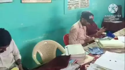 बलौदाबाज़ार: सोसाइटियों में खाद की कमी से बलौदाबाजार जिले में किसान परेशान, महंगे दामों पर खरीदने की मजबूरी #jansamasya