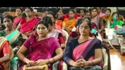 इटखोरी: इटखोरी में मतदाता सूची के विशेष पुनरीक्षण कार्यक्रम के लिए बैठक आयोजित