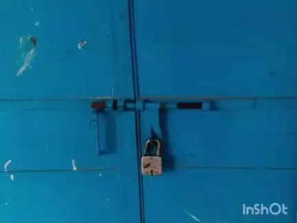 खैरा: खैरा थाना क्षेत्र के उत्क्रमित कन्या उच्च विद्यालय पकरी में अज्ञात चोरों ने ताला तोड़कर स्मार्ट टीवी की चोरी की