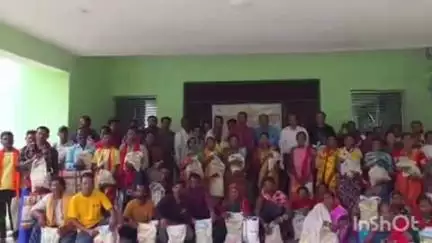 ନବରଙ୍ଗପୁର ପୋଲିସ ଷ୍ଟେସନ: ଜିଲ୍ଲା କୃଷି କାର୍ଯ୍ୟାଳୟରେ ଚାଷୀଙ୍କୁ ମକା ବିହନ ବଣ୍ଟନ