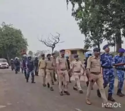 સોજીત્રા: પીપળાવ ગામે RAF અને પોલીસ દ્વારા પંચાયતની ચૂંટણીને લઈને ફૂટ પેટ્રોલિંગ કરાયું