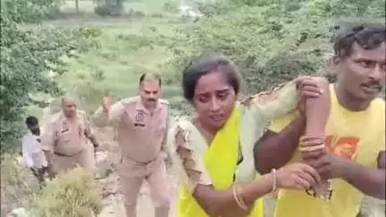 राजघाट चौकी सई नदी के पास दो सिपाहियों ने नदी में कूदने जा रही महिला की बचाई जान, क्षेत्र में हो रही सराहना