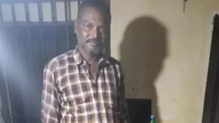 चेरिया बरियारपुर: मंझौल पुलिस ने पवड़ा से 2 लीटर देसी शराब के साथ एक शराब कारोबारी को गिरफ्तार किया