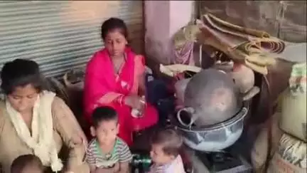 प्रतापगढ़: नगर पंचायत ढकवा के 6 बेटियों के पिता से 2 बेटियों ने धोखे से कर ली वसीयत, तलाकशुदा बेटी समेत अन्य परेशान