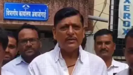 अंबाजोगाई: स्मार्ट मीटर बसवणे बंद करा माजी नगराध्यक्ष पापा मोदी नेतृत्वात महावितरण विभागाला तक्रार