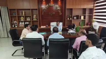 गढ़वा: साइकिल वितरण योजना को पारदर्शी बनाने हेतु डीसी कार्यालय में जिला समिति की समीक्षा बैठक संपन्न