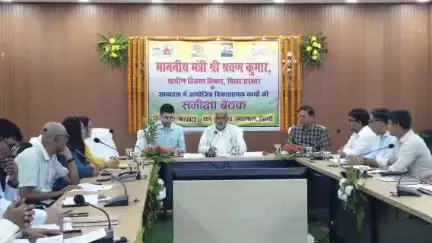 डुमरा: बिहार के ग्रामीण विकास मंत्री श्रवण कुमार ने योजनाओं की समीक्षा की