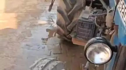 भादरा: गांव गढड़ा में रूट की बस के आगे ट्रैक्टर लगाकर रास्ता रोकने पर बस मालिक और उसके परिवार के साथ की गई मारपीट